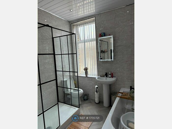 3 Bedroom Terraced House To Rent In Vine Terrace East, Bradford, BD8