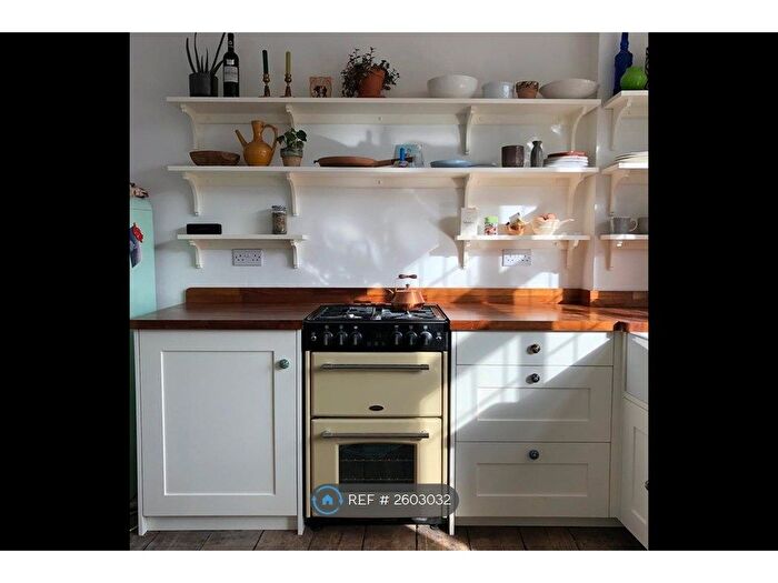 2 Bedroom Flat To Rent In Flamingo House, London, E2