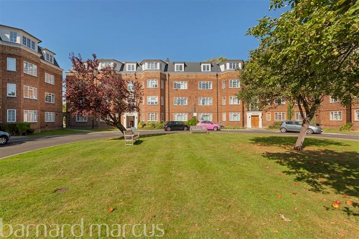 2 Bedroom Flat To Rent In The Avenue, Worcester Park, KT4