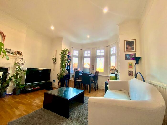 1 Bedroom Flat To Rent In Oakley Avenue, London W5