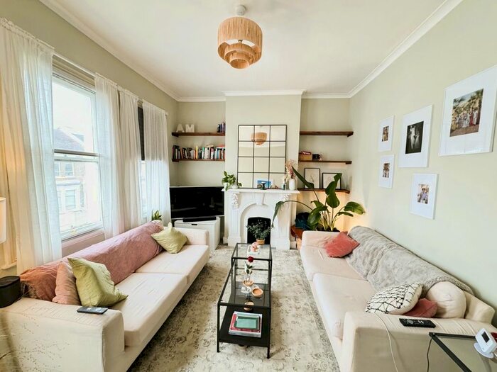 2 Bedroom Flat To Rent In Solon Road, London, SW2