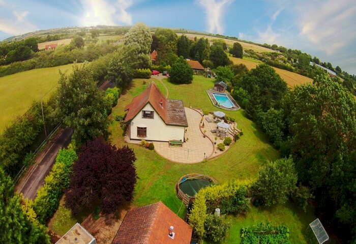 3 Bedroom Chalet For Sale In Franelle House, Church Road, Wickford, Essex, SS11