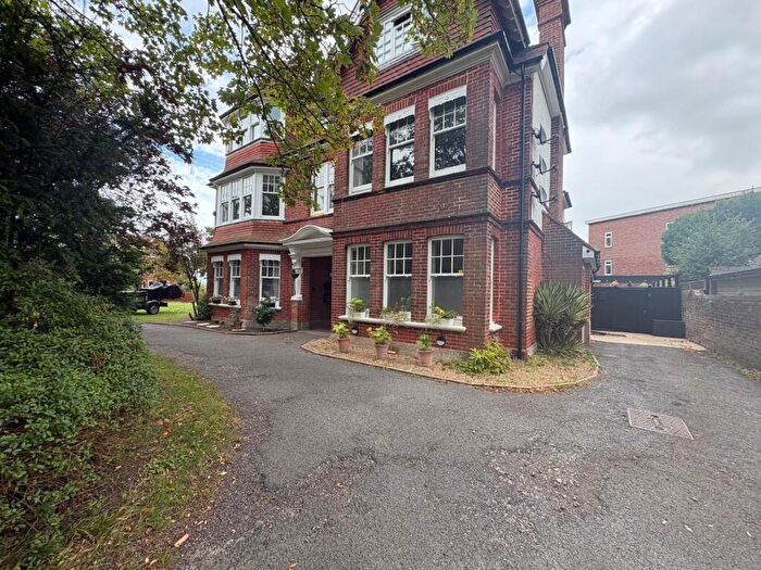 3 Bedroom Flat To Rent In Bolsover Road, Eastbourne, BN20