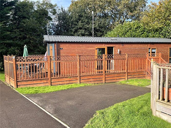 2 Bedroom Mobile/park Home For Sale In Woodlands View, Albury, Guildford, Surrey, GU5