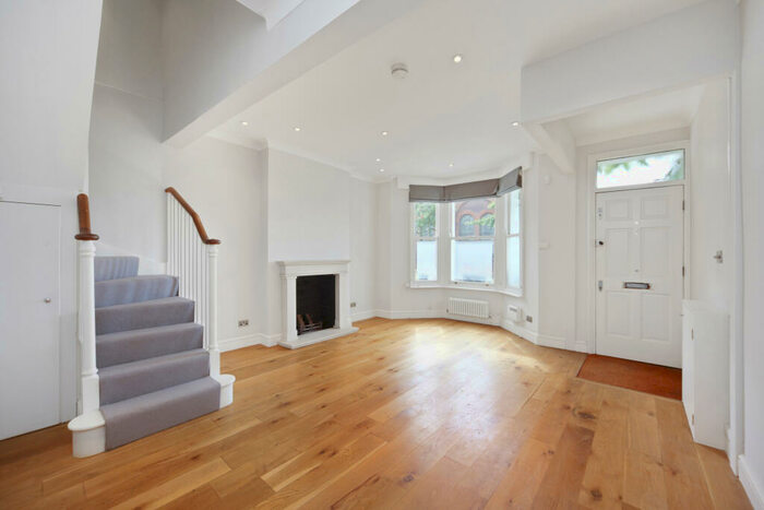 5 Bedroom House To Rent In Lots Road, Chelsea, SW10