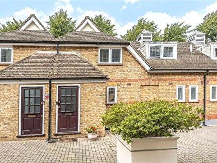 2 Bedroom Mews To Rent In Quadrangle Mews, Stanmore, HA7