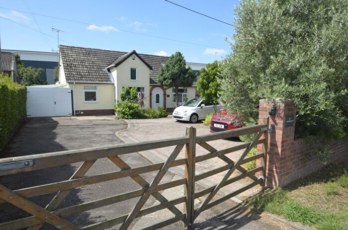 4 Bedroom Detached Bungalow For Sale In Felixstowe Road, Nacton, Ipswich, IP10