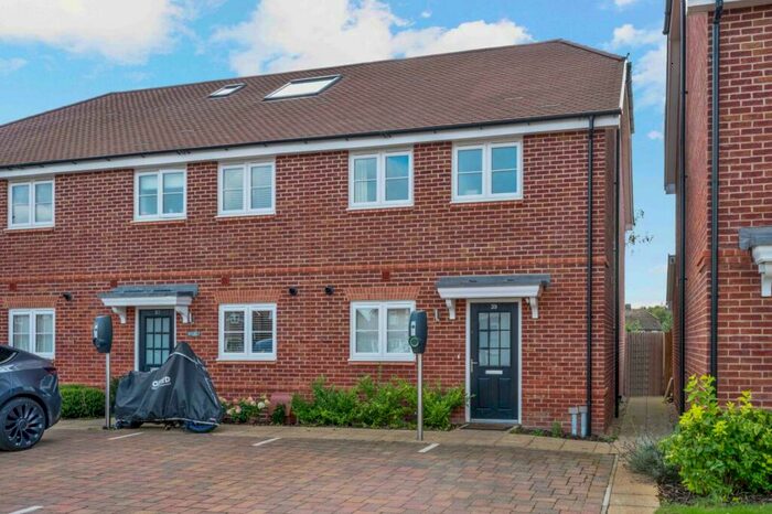 2 Bedroom End Of Terrace House To Rent In Grant Avenue, Walton-on-Thames, Surrey, KT12