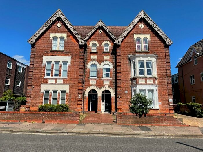 2 Bedroom Apartment To Rent In Shakespeare Road, MK40