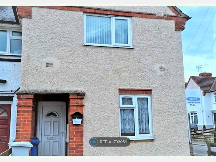 1 Bedroom Flat To Rent In East Avenue, Burton Latimer, Kettering, NN15