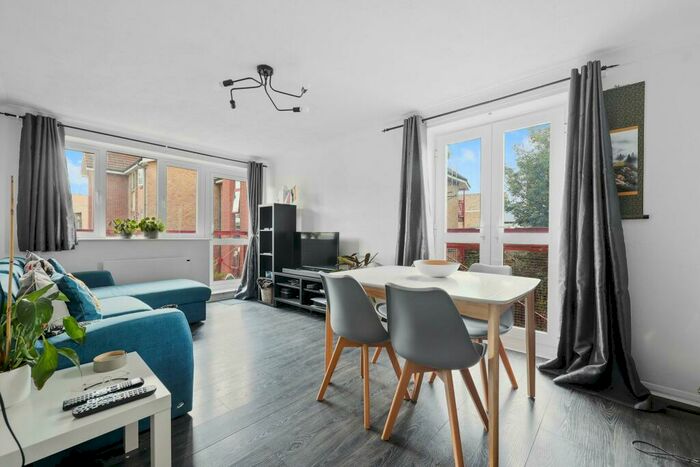 2 Bedroom Flat To Rent In Bow Road, London, E3