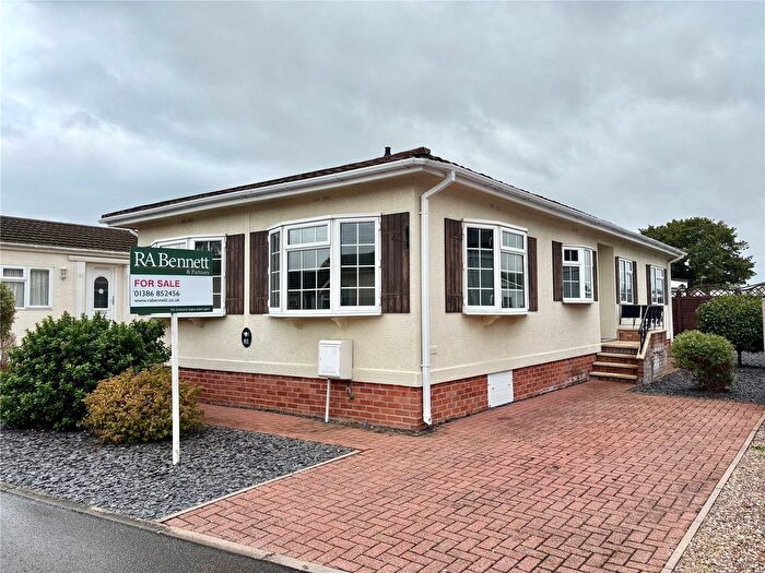 2 Bedroom Property For Sale In Bentleys Way, Broadway, Worcestershire, WR12