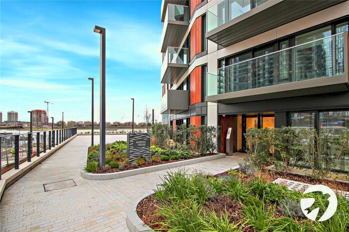 2 Bedroom Flat To Rent In Duke Of Wellington Avenue, London, SE18