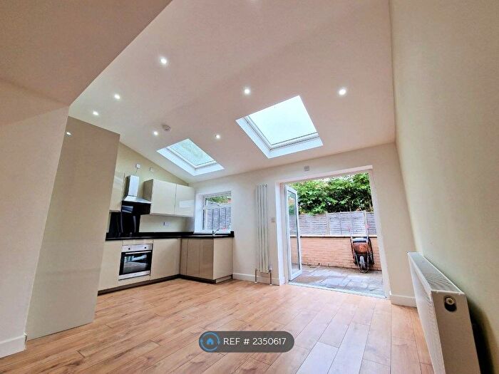 1 Bedroom Flat To Rent In Shenley Lane, Birmingham, B29