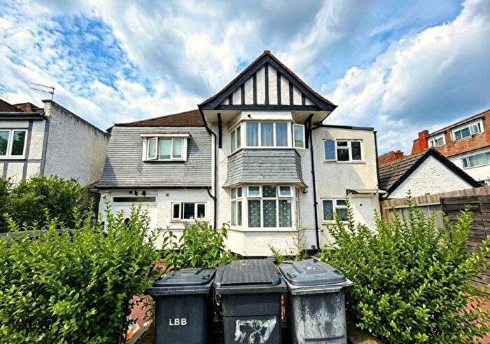 Studio To Rent In Foscote Road, London, NW4