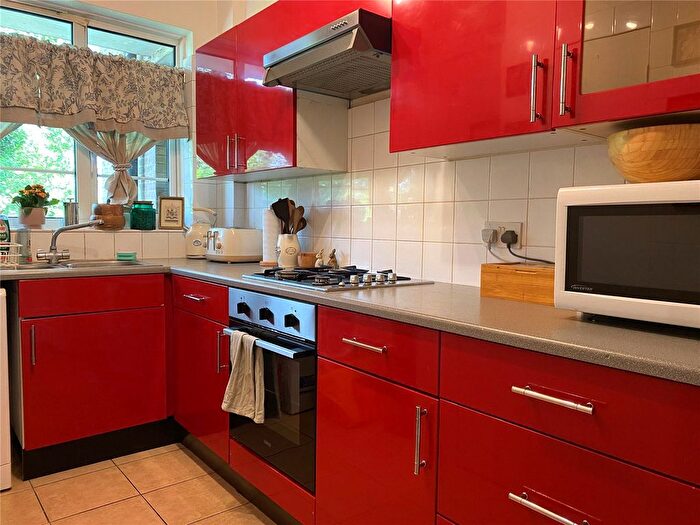 2 Bedroom Flat To Rent In Grove House, Waverly Grove, Finchley, N3