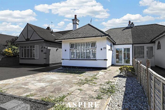2 Bedroom Semi-Detached Bungalow For Sale In Video Tour Inside - Marlow Gardens, Southend-On-Sea, SS2