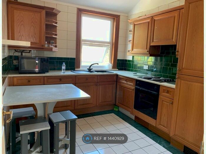 3 Bedroom Maisonette To Rent In Blenheim Avenue, Ilford, IG2