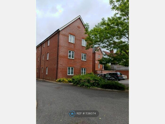 2 Bedroom Maisonette To Rent In Hughes Croft, Bletchley, Milton Keynes, MK3