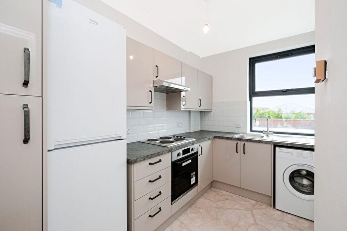 2 Bedroom Flat To Rent In High Street, Flat B, Egham, Surrey, TW20