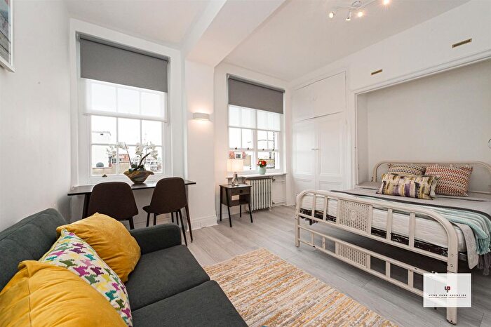 Studio To Rent In Queens Court, Bayswater, London, W2