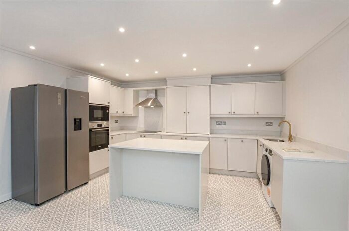 2 Bedroom Detached House To Rent In Hookstone Drive, Harrogate, North Yorkshire, HG2