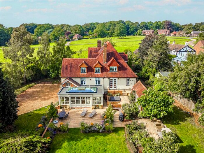 5 Bedroom Detached House For Sale In The Green, Whipsnade, Bedfordshire, LU6