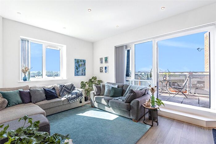 2 Bedroom Penthouse To Rent In Kings Reach, - Kings Road, Reading, RG1