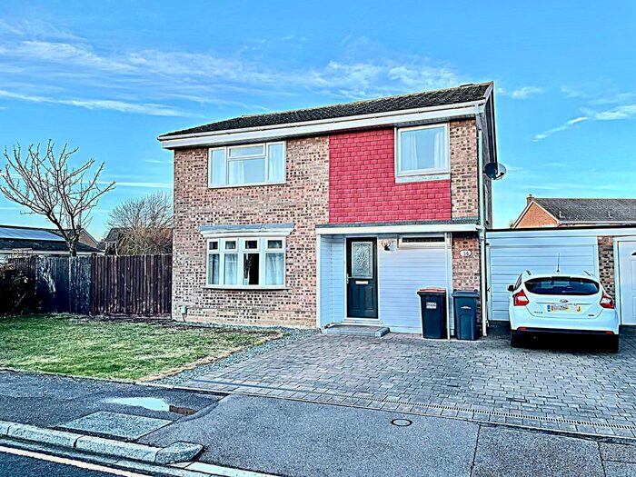 4 Bedroom Detached House To Rent In Brixham Close, Bedford MK40