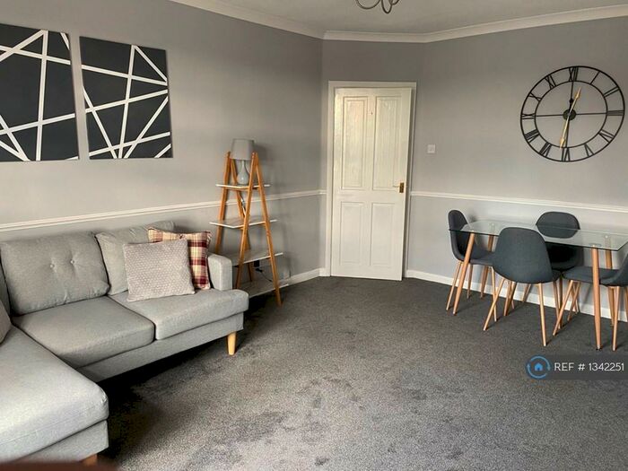 2 Bedroom Flat To Rent In Chestnut Drive, Mansfield, NG18