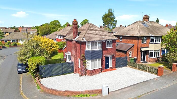 3 Bedroom Detached House For Sale In Lawefield Avenue, Rothwell, Leeds, LS26