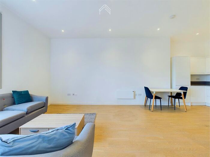 1 Bedroom Flat To Rent In Riverbank Way, Brentford, TW8