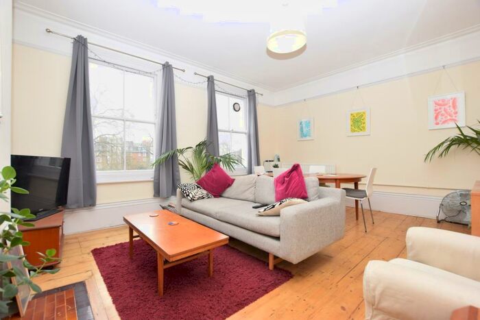 3 Bedroom Flat To Rent In Camberwell Green London, SE5