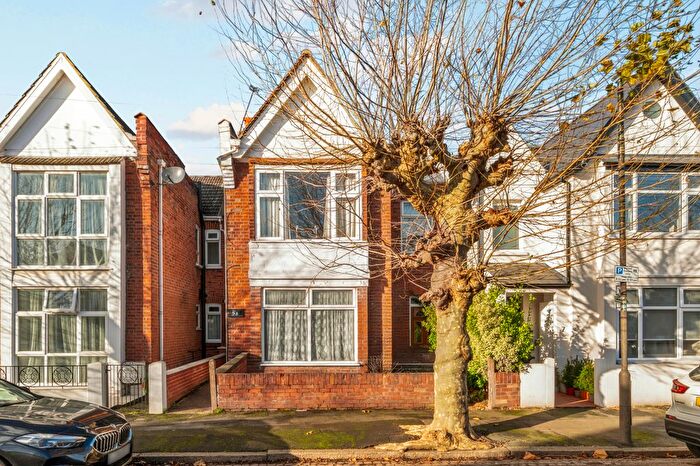 1 Bedroom Flat To Rent In Ethelbert Road, Wimbledon, London, SW20