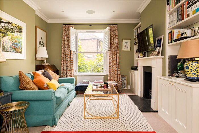 3 Bedroom House To Rent In Bridge Lane, Battersea, SW11