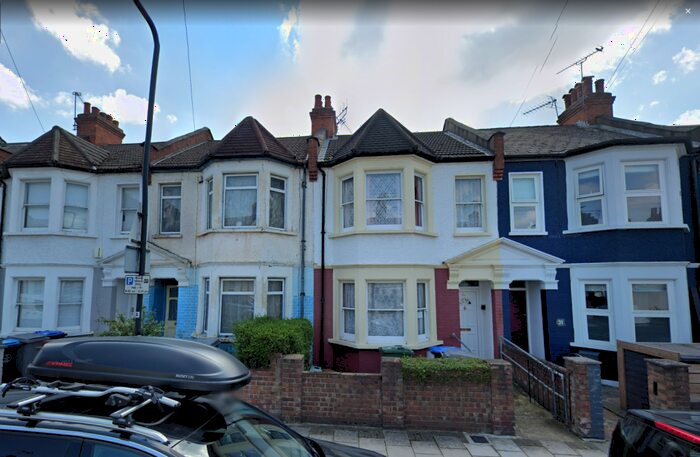 5 Bedroom Semi-Detached House To Rent In Ambleside Road, London, NW10