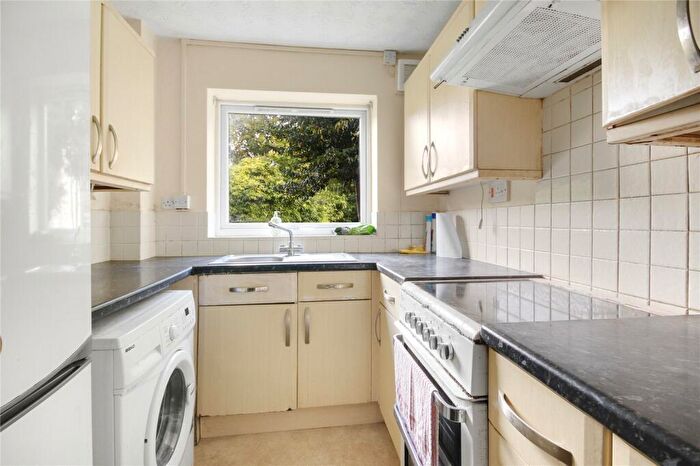 1 Bedroom Apartment For Sale In Rectory Close, Bracknell, Berkshire, RG12