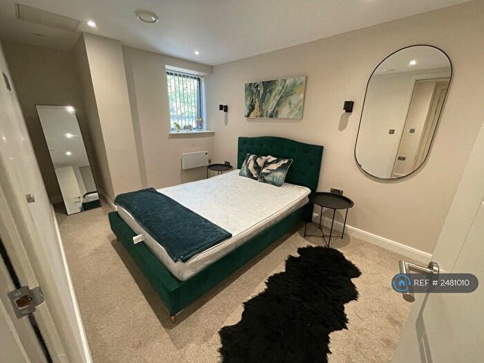 1 Bedroom Flat To Rent In Centenary House, Leeds, LS2