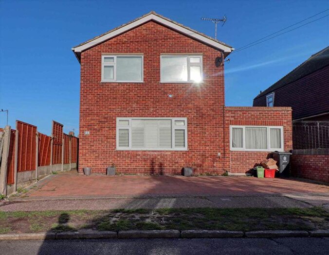 3 Bedroom Detached House For Sale In Thornbury Road, Clacton On Sea, CO15