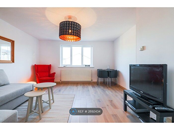 2 Bedroom Flat To Rent In Crosslet Vale, London, SE10