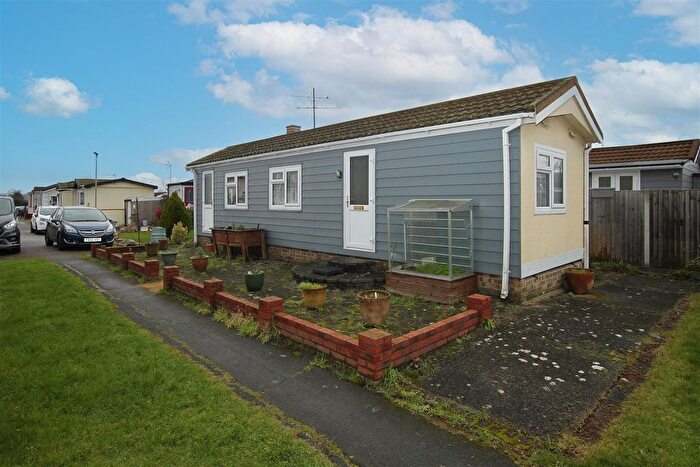1 Bedroom Mobile/park Home For Sale In Chelmsford Road, Blackmore, Ingatestone, CM4