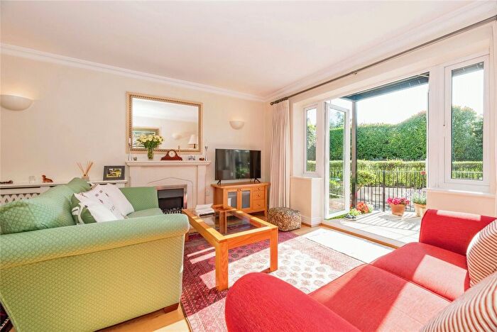 2 Bedroom Flat For Sale In Portsmouth Road, Cobham, Surrey, KT11