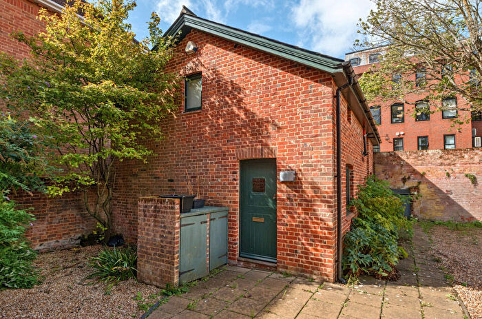 1 Bedroom Semi-Detached House For Sale In St Thomas Street, Winchester, Hampshire, SO23