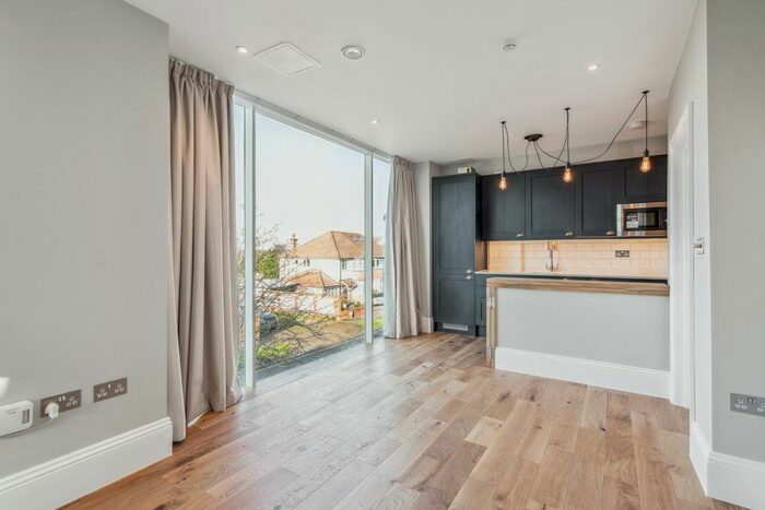 1 Bedroom Flat To Rent In Gidar House, The Crossway, Uxbridge, UB10