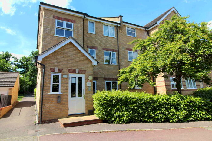 1 Bedroom Flat To Rent In Kirkland Drive, Enfield, Middlesex, EN2