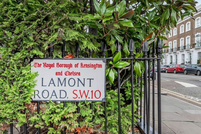 2 Bedroom Flat To Rent In Lamont Road, Chelsea, London SW10