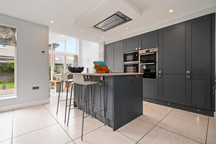 3 Bedroom Semi-Detached House To Rent In Liveridge Close, Henley-In-Arden, B95