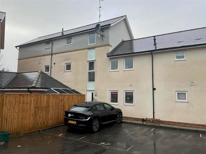 2 Bedroom Flat To Rent In Guillemot Road, Portishead, Bristol, BS20