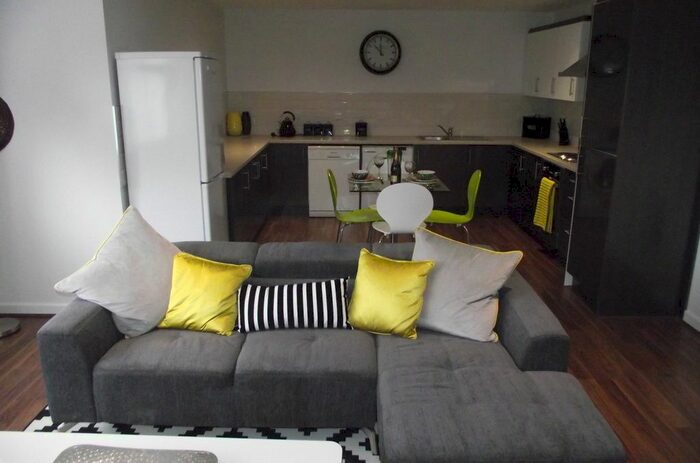 2 Bedroom Flat To Rent In Rumbow, Halesowen B63