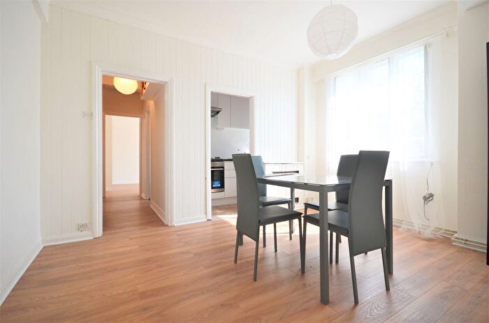 2 Bedroom Flat To Rent In Horn Lane, Acton, W3